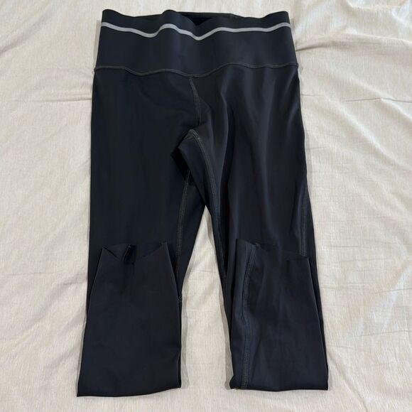 Athleta Sonic Reflective Capri Leggings • Dark Green • XS • High‑Rise Crop - Picture 2 of 3